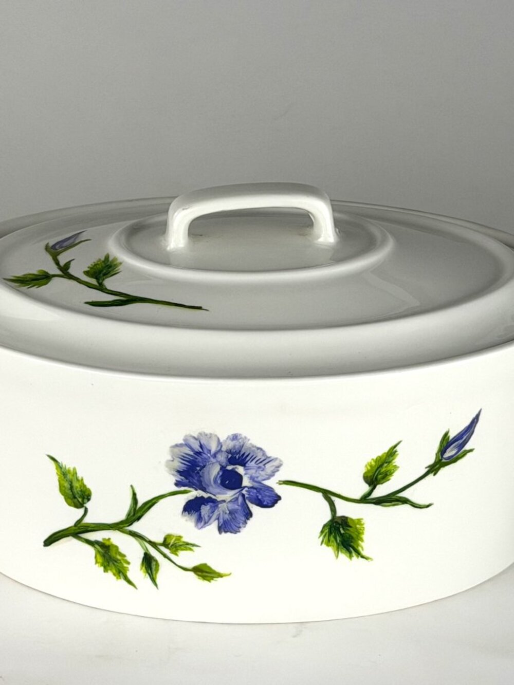 Blue Harbor Collection Blue Floral White Ceramic Oval Casserole Dish with Lid
